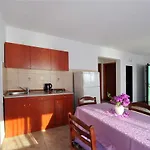 Seaside House For Families With Children Zatoglav, - 12212 度假居