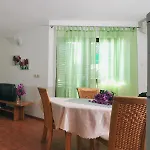 Seaside House For Families With Children Zatoglav, - 12212 度假居 *
