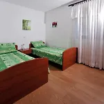 Seaside House For Families With Children Zatoglav, - 12212 * 罗戈兹尼察