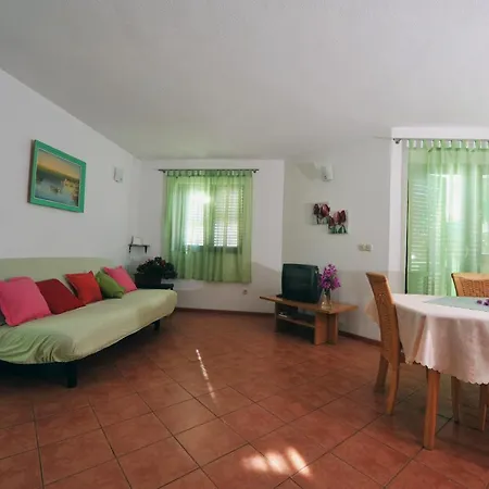 Seaside House For Families With Children Zatoglav, - 12212 *