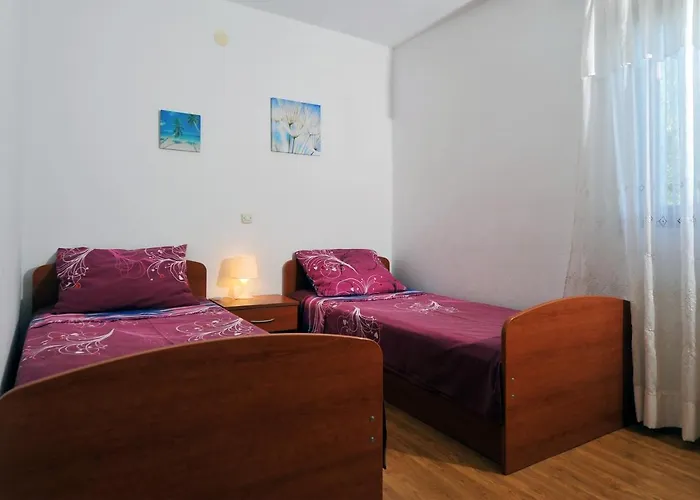 Casa de Férias Seaside House For Families With Children Zatoglav, - 12212 Rogoznica (Sibenik-Knin)